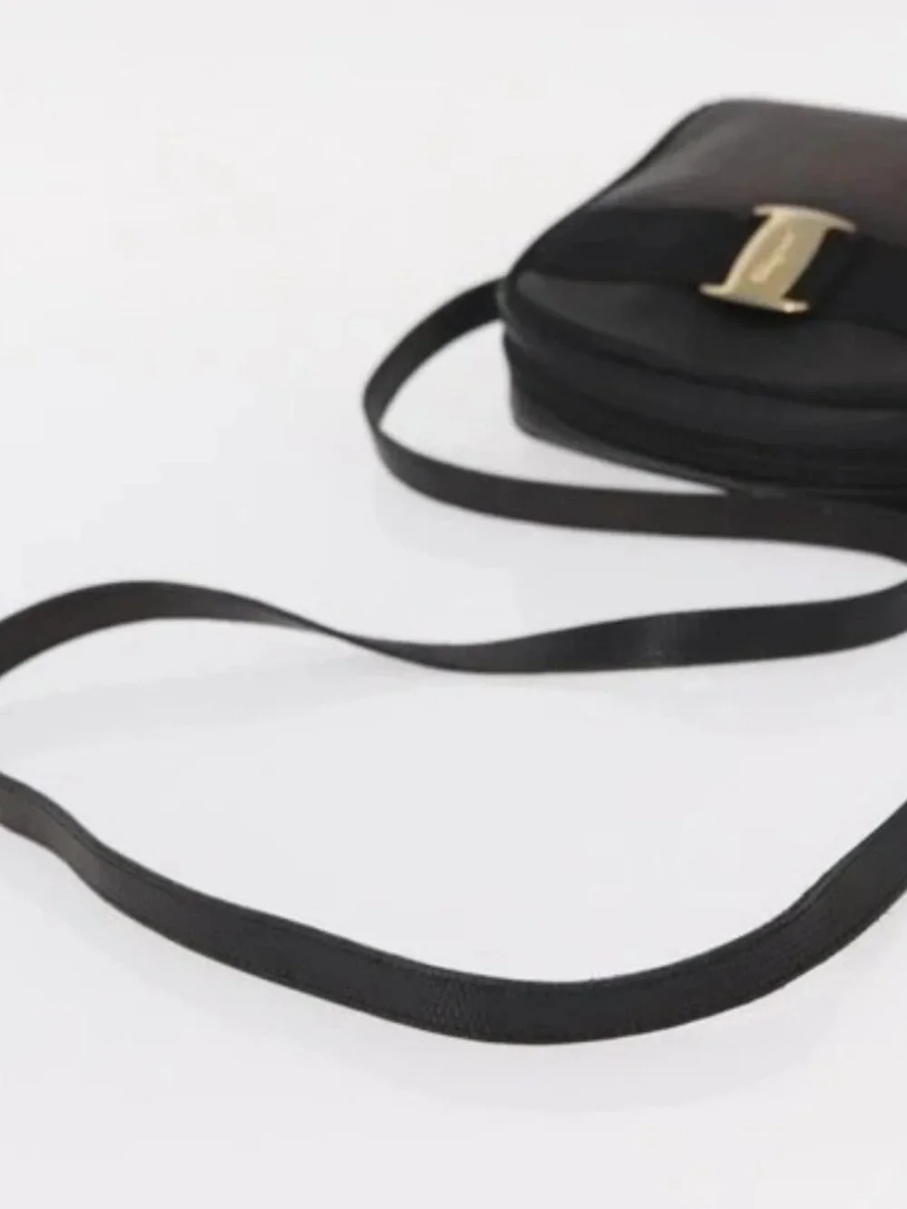 Salvatore Ferragamo Vala Shoulder Bag Leather Black Gold Auth BA7662